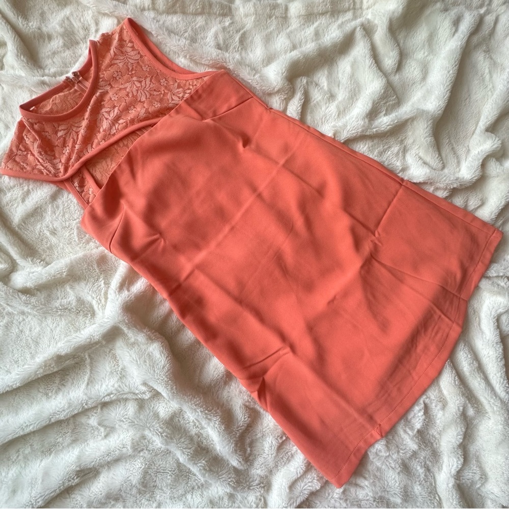 KLARRA Cutout Peach Salmon Stretchy Lace-Bodice Sheath Sleeveless Mini Dress med